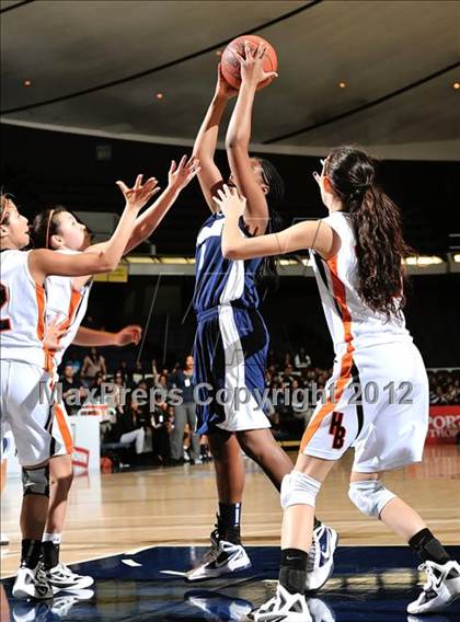 Thumbnail 3 in Huntington Beach vs. Summit (CIF SS D1A Final) photogallery.