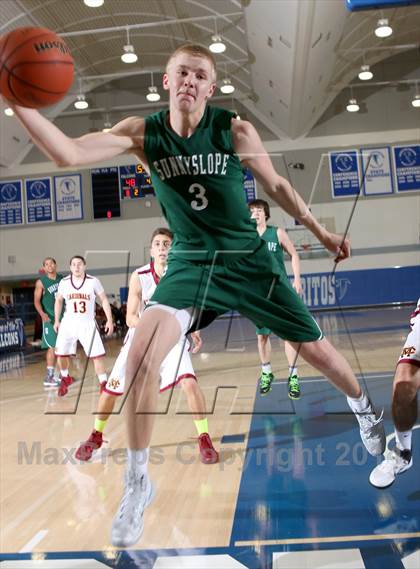 Thumbnail 2 in Cantwell-Sacred Heart vs. Sunnyslope (Cavalier Classic) photogallery.