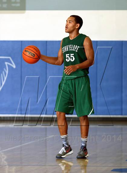 Thumbnail 2 in Cantwell-Sacred Heart vs. Sunnyslope (Cavalier Classic) photogallery.