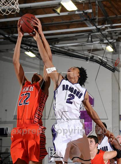 Thumbnail 3 in Chaminade vs. Sacramento (St. Hope Elite Hoops Classic) photogallery.