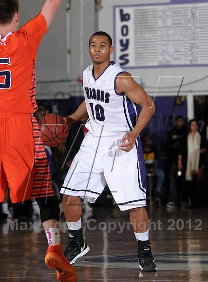 Thumbnail 1 in Chaminade vs. Sacramento (St. Hope Elite Hoops Classic) photogallery.