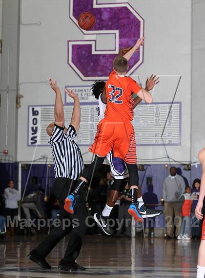 Thumbnail 3 in Chaminade vs. Sacramento (St. Hope Elite Hoops Classic) photogallery.