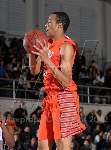Thumbnail 2 in Chaminade vs. Sacramento (St. Hope Elite Hoops Classic) photogallery.