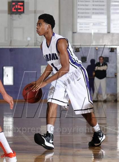 Thumbnail 1 in Chaminade vs. Sacramento (St. Hope Elite Hoops Classic) photogallery.