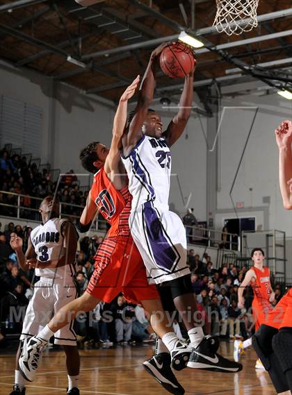 Thumbnail 2 in Chaminade vs. Sacramento (St. Hope Elite Hoops Classic) photogallery.