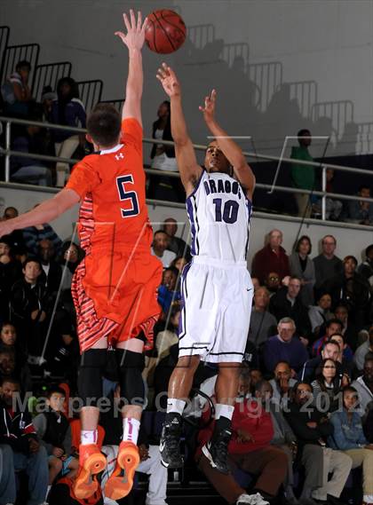 Thumbnail 2 in Chaminade vs. Sacramento (St. Hope Elite Hoops Classic) photogallery.