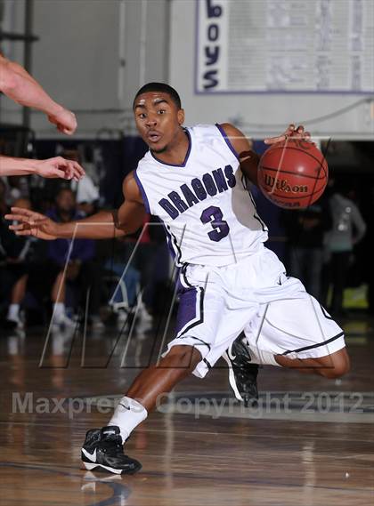 Thumbnail 3 in Chaminade vs. Sacramento (St. Hope Elite Hoops Classic) photogallery.