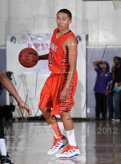 Thumbnail 3 in Chaminade vs. Sacramento (St. Hope Elite Hoops Classic) photogallery.