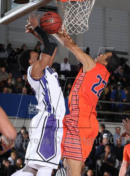 Thumbnail 3 in Chaminade vs. Sacramento (St. Hope Elite Hoops Classic) photogallery.