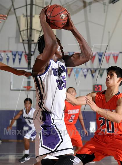 Thumbnail 2 in Chaminade vs. Sacramento (St. Hope Elite Hoops Classic) photogallery.