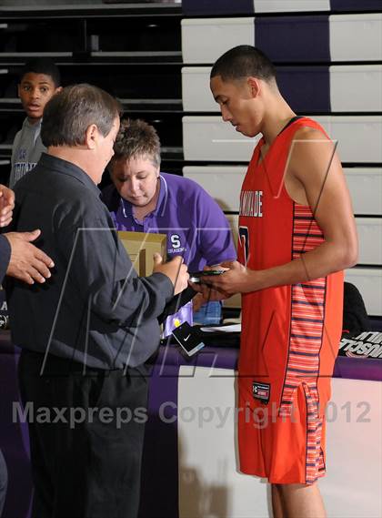Thumbnail 1 in Chaminade vs. Sacramento (St. Hope Elite Hoops Classic) photogallery.