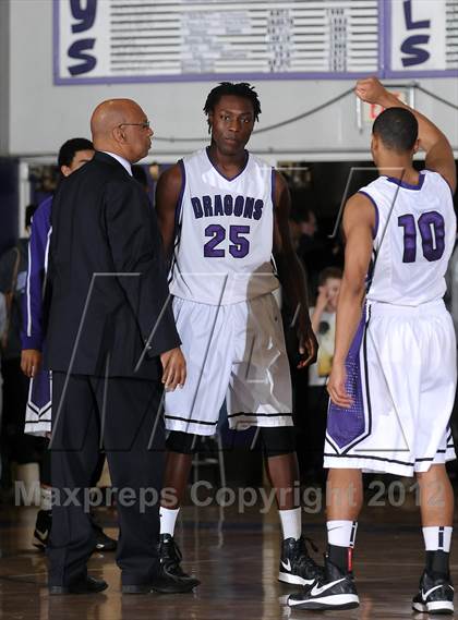 Thumbnail 2 in Chaminade vs. Sacramento (St. Hope Elite Hoops Classic) photogallery.