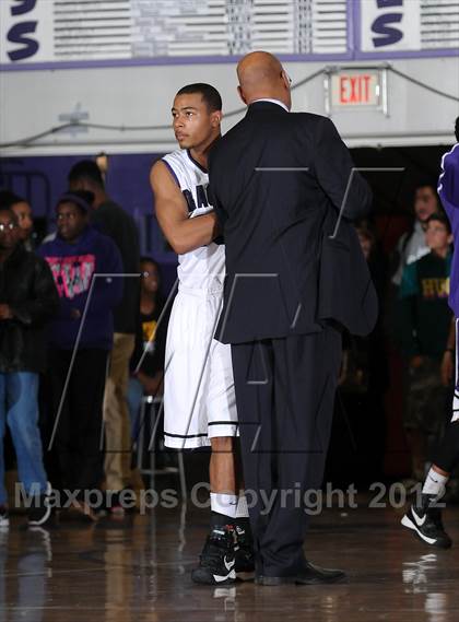 Thumbnail 1 in Chaminade vs. Sacramento (St. Hope Elite Hoops Classic) photogallery.