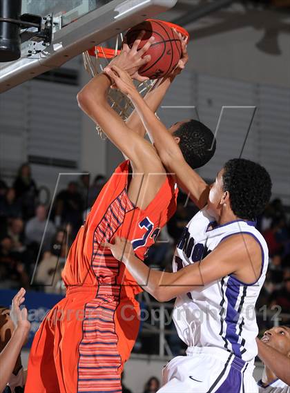 Thumbnail 3 in Chaminade vs. Sacramento (St. Hope Elite Hoops Classic) photogallery.
