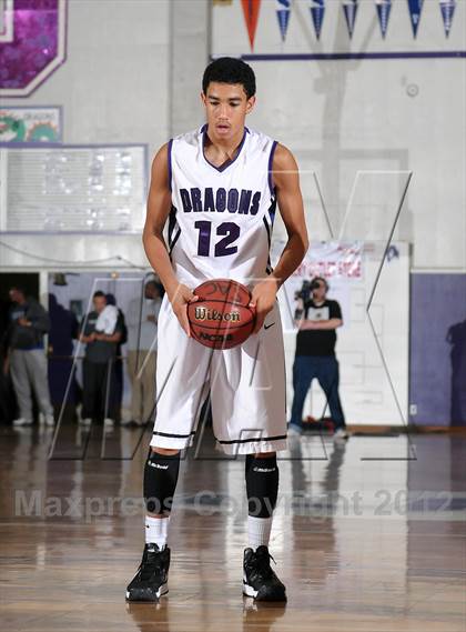 Thumbnail 2 in Chaminade vs. Sacramento (St. Hope Elite Hoops Classic) photogallery.