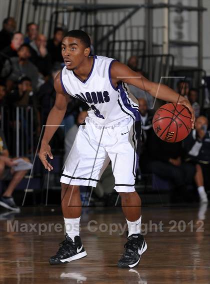 Thumbnail 2 in Chaminade vs. Sacramento (St. Hope Elite Hoops Classic) photogallery.