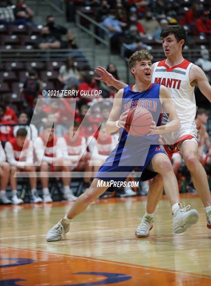 Thumbnail 3 in Richfield vs. Manti (UHSAA 3A Consolation Semifinal) photogallery.
