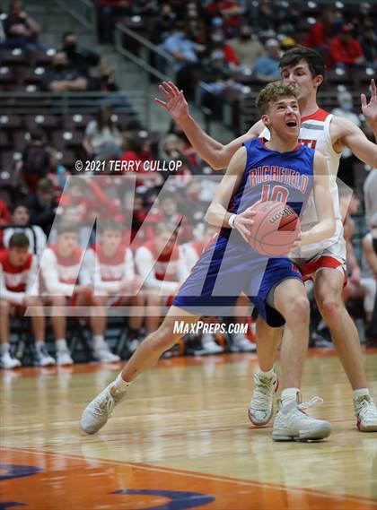 Thumbnail 1 in Richfield vs. Manti (UHSAA 3A Consolation Semifinal) photogallery.