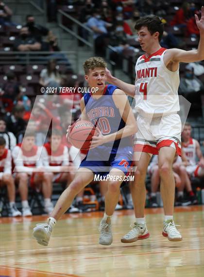 Thumbnail 2 in Richfield vs. Manti (UHSAA 3A Consolation Semifinal) photogallery.