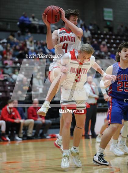 Thumbnail 2 in Richfield vs. Manti (UHSAA 3A Consolation Semifinal) photogallery.