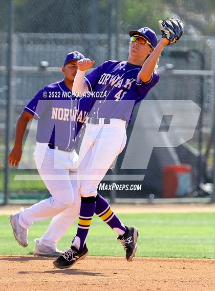 Thumbnail 2 in Bellflower vs. Norwalk photogallery.