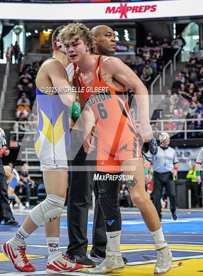 Thumbnail 2 in NYSPHSAA Division 2 State Championships (Semi-finals 138 to 285) photogallery.