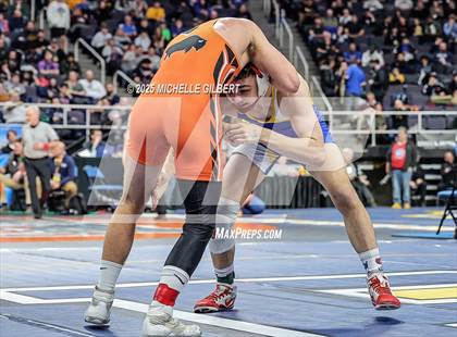 Thumbnail 2 in NYSPHSAA Division 2 State Championships (Semi-finals 138 to 285) photogallery.