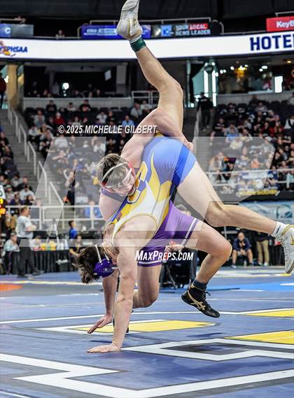 Thumbnail 3 in NYSPHSAA Division 2 State Championships (Semi-finals 138 to 285) photogallery.