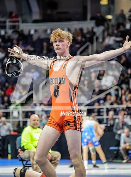 Thumbnail 3 in NYSPHSAA Division 2 State Championships (Semi-finals 138 to 285) photogallery.