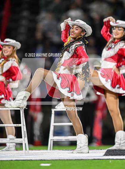 Thumbnail 3 in Pleasant Grove vs. Carthage (UIL 4A DII Region 2 Finals) photogallery.