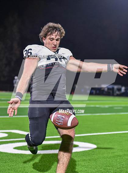 Thumbnail 3 in Pleasant Grove vs. Carthage (UIL 4A DII Region 2 Finals) photogallery.