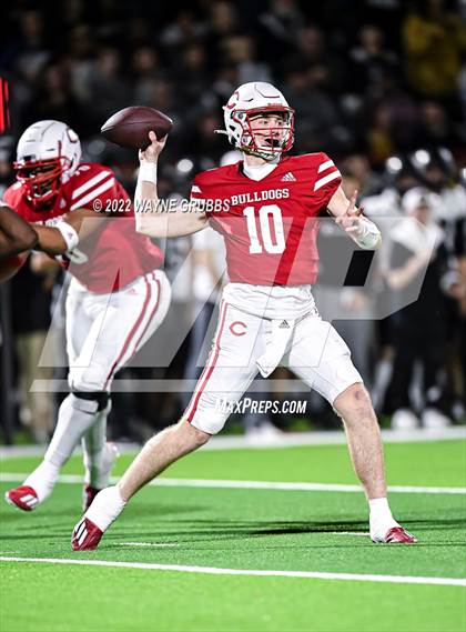 Thumbnail 3 in Pleasant Grove vs. Carthage (UIL 4A DII Region 2 Finals) photogallery.