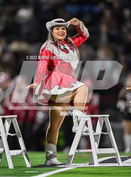 Thumbnail 3 in Pleasant Grove vs. Carthage (UIL 4A DII Region 2 Finals) photogallery.