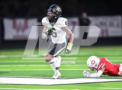 Thumbnail 3 in Pleasant Grove vs. Carthage (UIL 4A DII Region 2 Finals) photogallery.