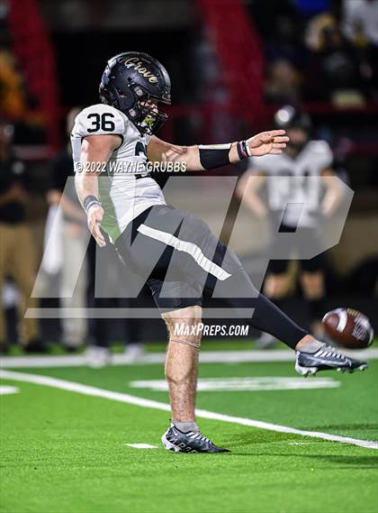 Thumbnail 3 in Pleasant Grove vs. Carthage (UIL 4A DII Region 2 Finals) photogallery.
