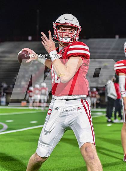 Thumbnail 2 in Pleasant Grove vs. Carthage (UIL 4A DII Region 2 Finals) photogallery.