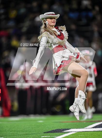 Thumbnail 3 in Pleasant Grove vs. Carthage (UIL 4A DII Region 2 Finals) photogallery.