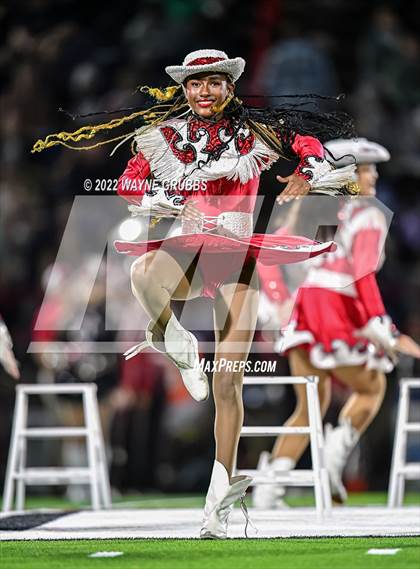 Thumbnail 2 in Pleasant Grove vs. Carthage (UIL 4A DII Region 2 Finals) photogallery.