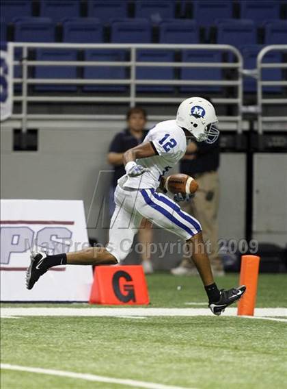 Thumbnail 1 in Midlothian vs. Boerne (Texas Football Classic) photogallery.