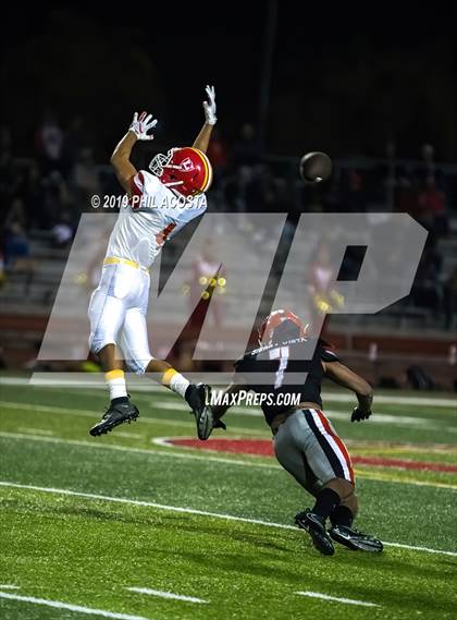 Thumbnail 2 in Sierra Vista vs Loara (CIF SS Round 2 Playoff) photogallery.
