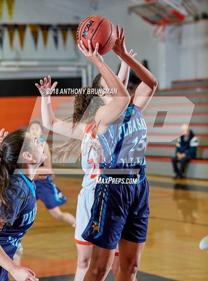 Thumbnail 2 in Roseville vs. Pleasant Valley (Roseville Elite Showcase) photogallery.