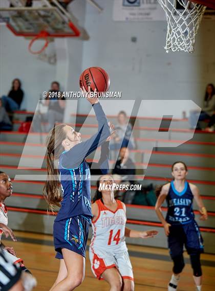 Thumbnail 2 in Roseville vs. Pleasant Valley (Roseville Elite Showcase) photogallery.