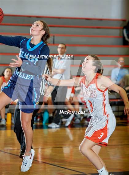 Thumbnail 2 in Roseville vs. Pleasant Valley (Roseville Elite Showcase) photogallery.