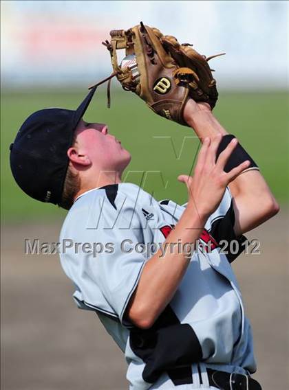Thumbnail 3 in Cromwell vs. Derby (CIAC Class S Final) photogallery.