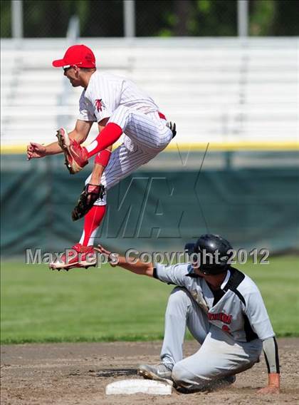 Thumbnail 2 in Cromwell vs. Derby (CIAC Class S Final) photogallery.