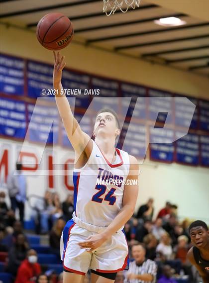 Thumbnail 3 in Brophy College Prep vs. Mountain View photogallery.