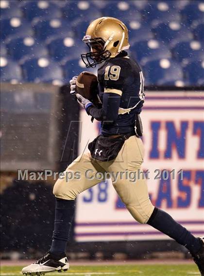 Thumbnail 1 in St. Joseph's Collegiate Institute vs. Canisius (MMAA Semifinal) photogallery.