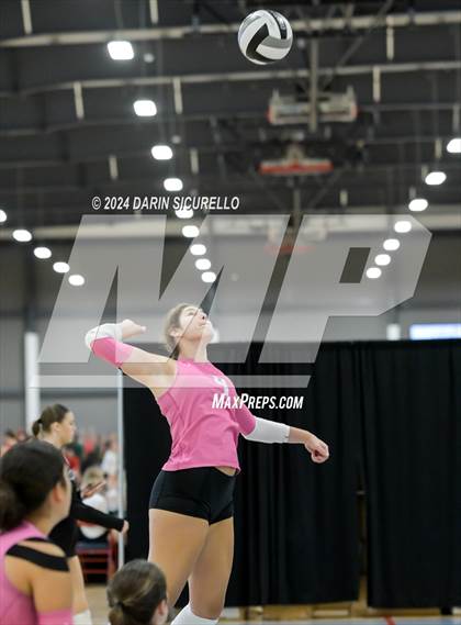 Thumbnail 2 in Bishop O'Dowd vs. Crescent Valley (Nike TOC Southwest) photogallery.