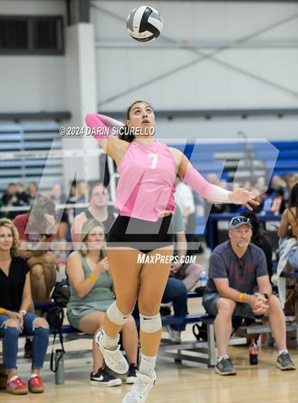 Thumbnail 2 in Bishop O'Dowd vs. Crescent Valley (Nike TOC Southwest) photogallery.