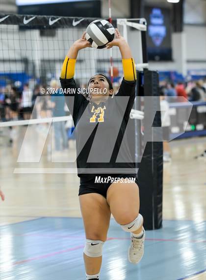 Thumbnail 2 in Bishop O'Dowd vs. Crescent Valley (Nike TOC Southwest) photogallery.